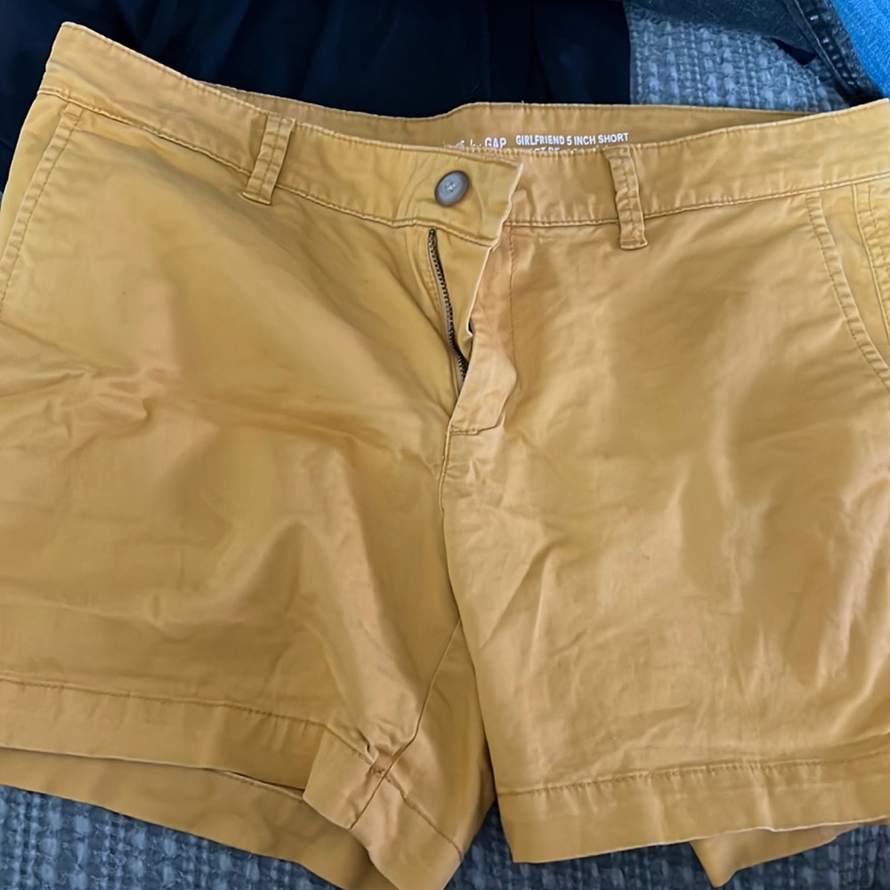 Khakis by gap girlfriend, 5 inch short, size 4